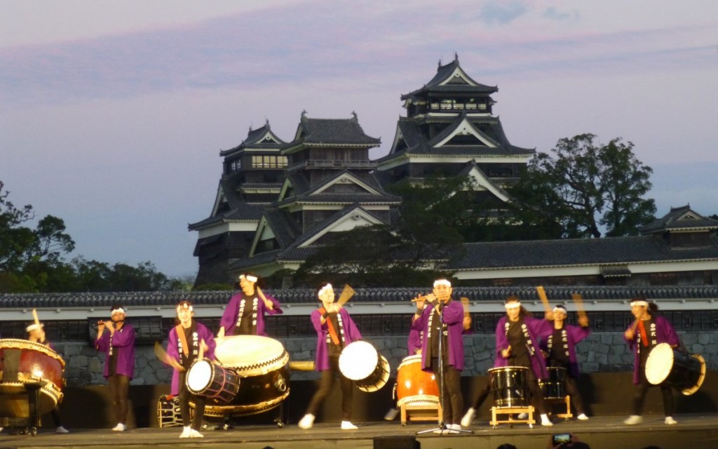 Drummers in front of the castle