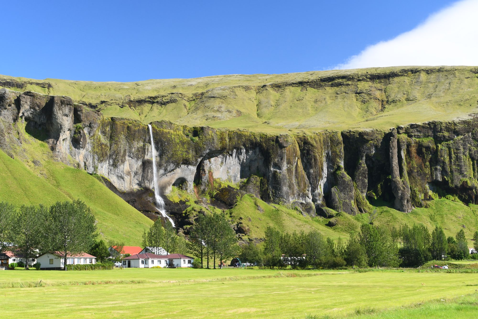 To live in Iceland