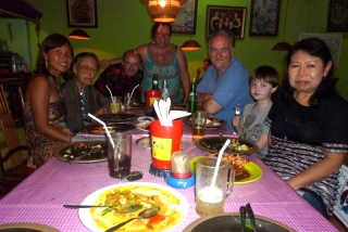 At the end of the day we met Maureen's mum and grandma for dinner (R to L is mum, Aaron, Peter, Vanessa, Tim, Grandma, Maureen)