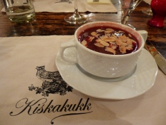 Kiskakukk, old school dining
