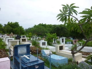 The quiet Christian cemetery where grandpa is interred. Grandma belongs to the Chinese Christian community on Bali, which is a small minority