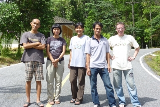 From the left: Tu, Jan, Maureen, Mr Ning the otter researcher, and a gibbon