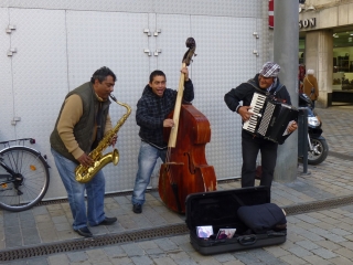 Street performers outside the market in Besancon